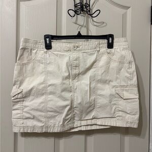 Hollister Cream High-Rise Skirt